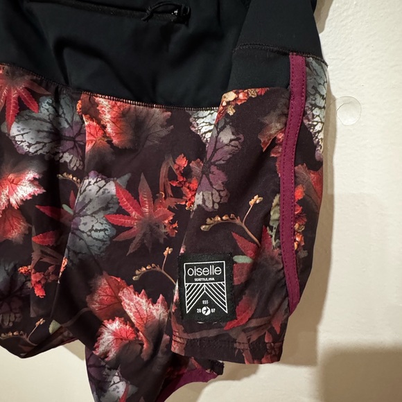 oiselle Black Waistband Floral Athletic Shorts - Picture 5 of 6